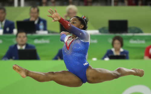 Porn the-movemnt:  Simone Biles becomes the first photos