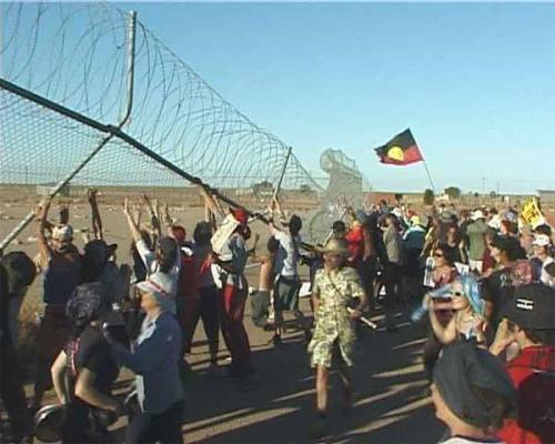 mesperyiangoddess: antifaintl: TBT: That time in 2002 when hundreds of Australians rolled up on the 