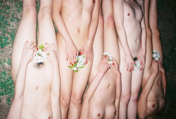 ange-rouge:Ren Hang