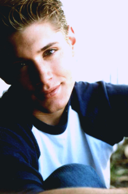 deandrivesmycar:  Adorable. Jensen Ackles circa 1998 