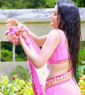 beautifulindiangirls:Trish Krishnan - hot show in wet saree