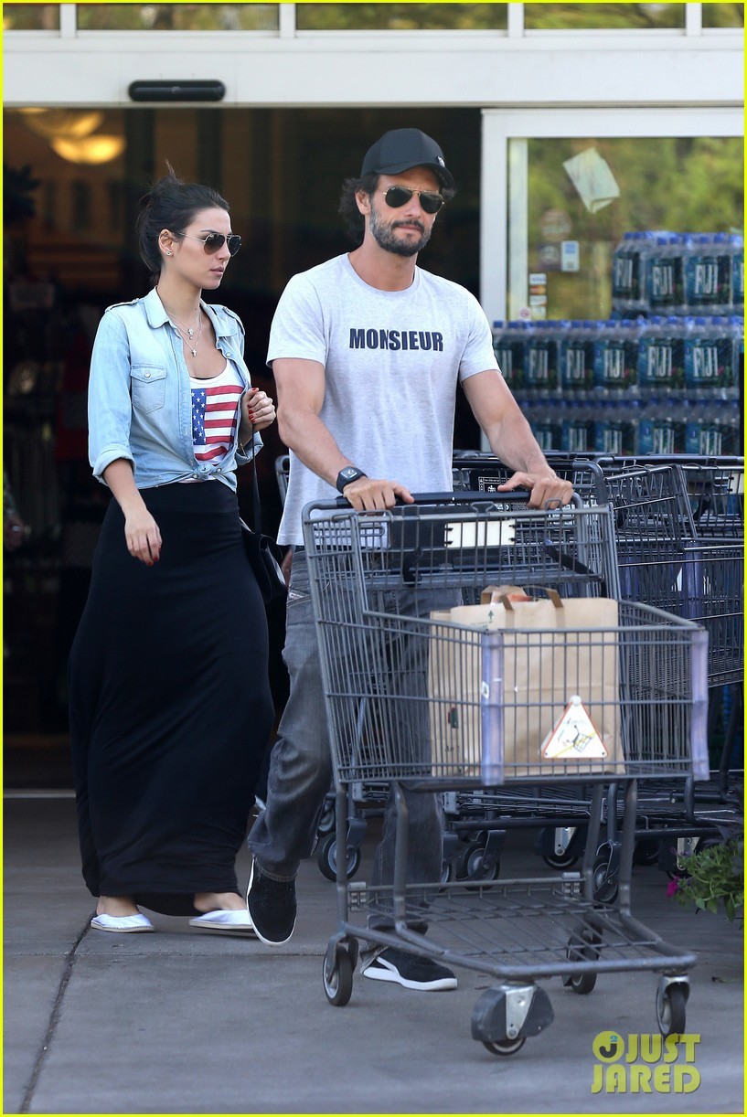 luar-mydrug:  Mel divando em L.A 