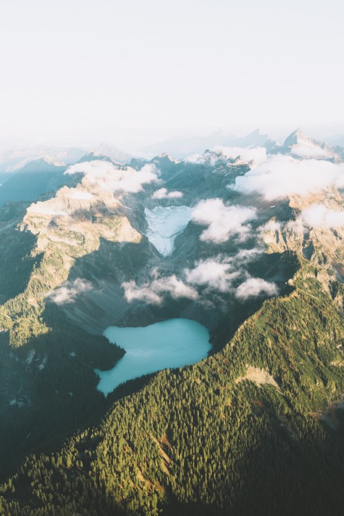 forrestmankins:  9000 feet up in the central Cascades of Washington this morning. Still in disbelief