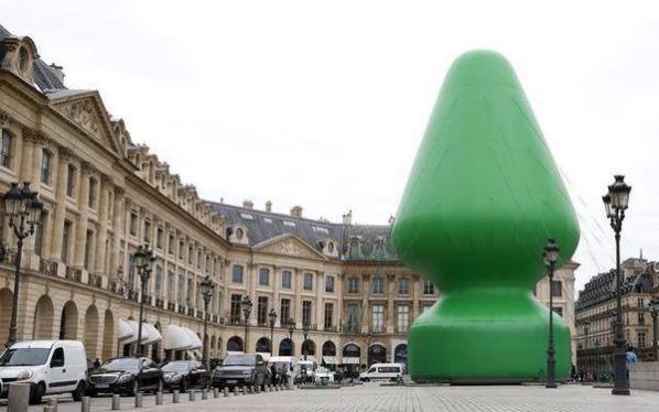 Giant green butt plug looks suspiciously like a christmas tree #1yrago