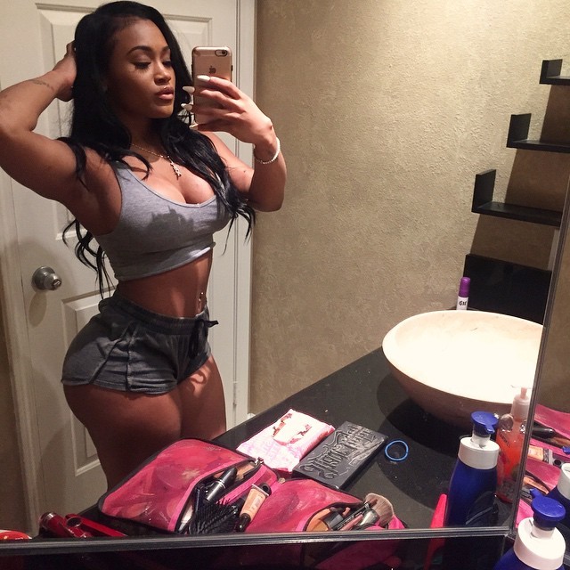 I WOULD EAT THAT ASS UP!