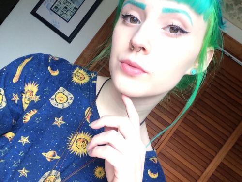 xpixi-dustx:  Lil alien