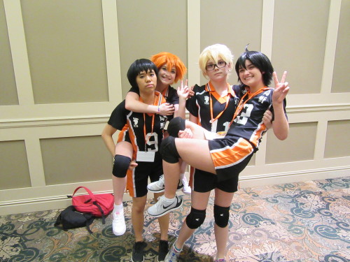 topazpearl: there were tons and tons of haikyuu cosplayers this weekend! i surely didn’t get t