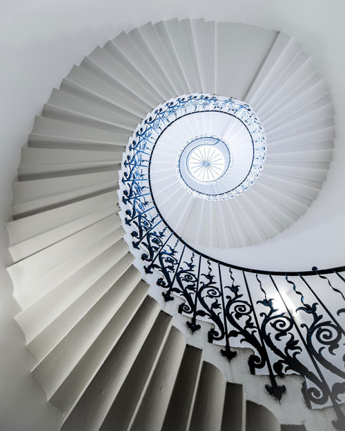 XXX cubebreaker:  These spiral staircase photographs photo