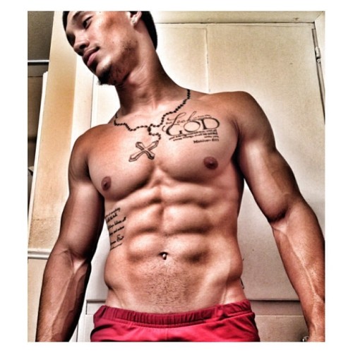 essfitcee:  Hotdamn!