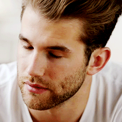 I like him but idk his name