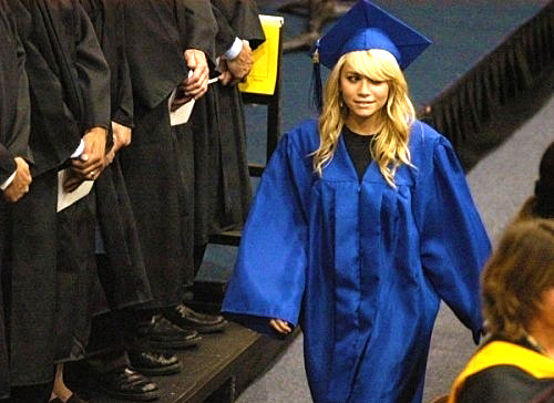 I don’t know if any of my followers graduated this year, but if so, congrats! Mary-Kate and Ashley O