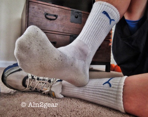aln2gearsws:Received a generous package of assorted socks new to used in the mail today from a fellow tumblr that I have bromance feelings toward! Yer awesome stud! Luv ya buddy! 👊❤️❤️❤️