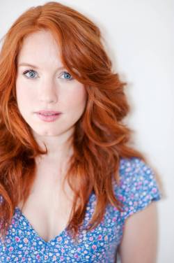 i-see-red-and-i-love-it:  Maria Thayer
