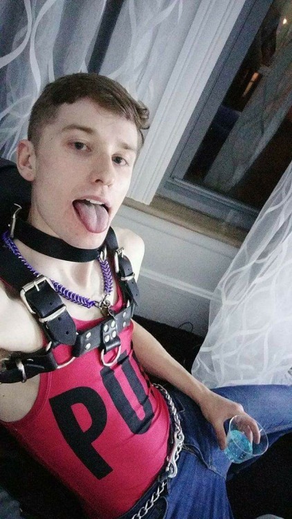 pup-rolo: Starting to notice a trend… This puppy can’t take a photo without my tongue h