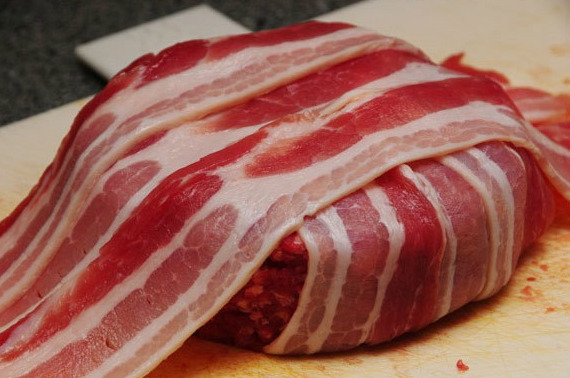 sirvameotra:  keto-genic:  Bacon-Wrapped Cheeseburgers (Recipe)  Un infarto a la