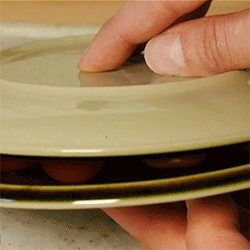 nicegoaleh:  huffingtonpost:  You’ve been cutting tomatoes wrong, learn how to