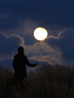 cross-connect:  Moon Games, French photographer Laurent Lavender has subjects play with a rising moon, effectively transforming it into a balloon, a painting, and even a scoop of ice cream.  // Selected by Sunil  