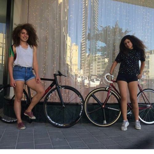 javi-ballestero:By @romi_daus #girlsgonefixie #girlbike #girlsgonefixie #ridegirl #ridelikegirl #fix