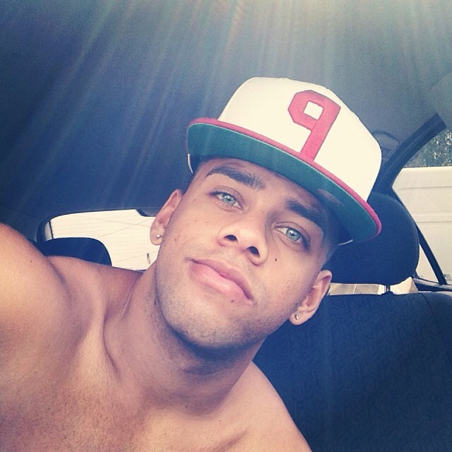 savvyifyanasty:  &gt; god he’s cute 