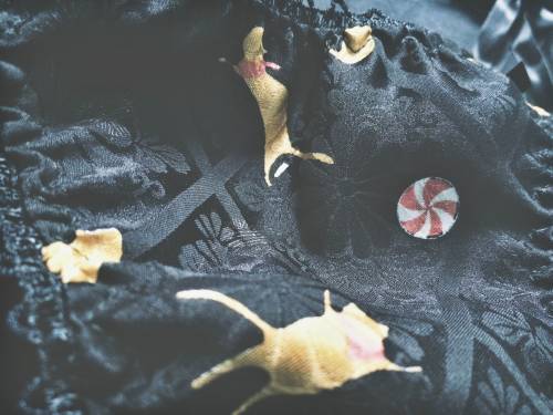 KAROLINA LASKOWSKA NEKO (BLACK) SILK CAT PRINT TIE SIDE KNICKERS - PREVIEW So I was fortun