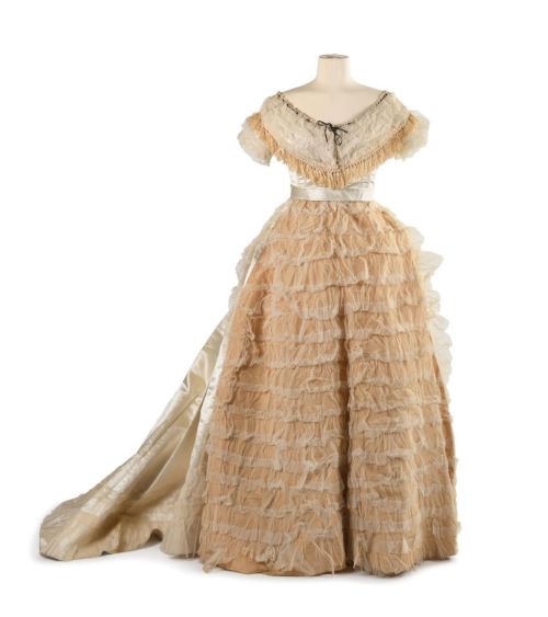 Evening dress ca. 1868From Enchères Sadde via Interencheres