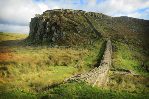 wishfulthinkment:Hadrian’s Wall, Britain.www.britainexpress.com/History/Hadrian’s