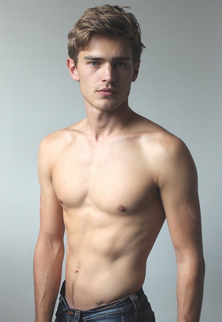 interestingmalenipples:  bo develius