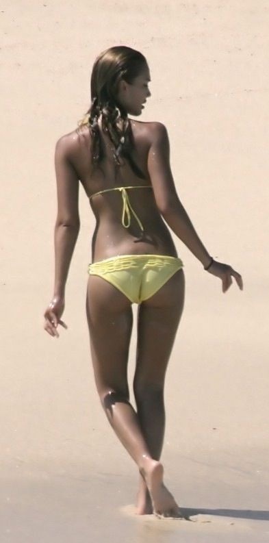 celebgoodies:  Jessica Alba  http://celebgoodies.tumblr.com