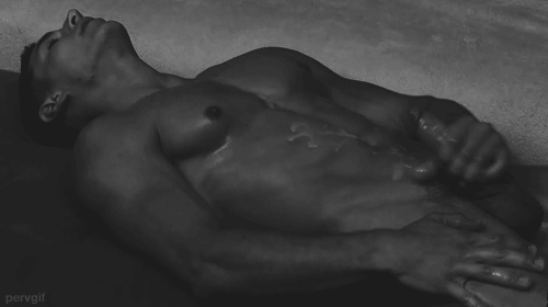 thinksexygifs:   love-post-x: So flipping hot  i had too :’(