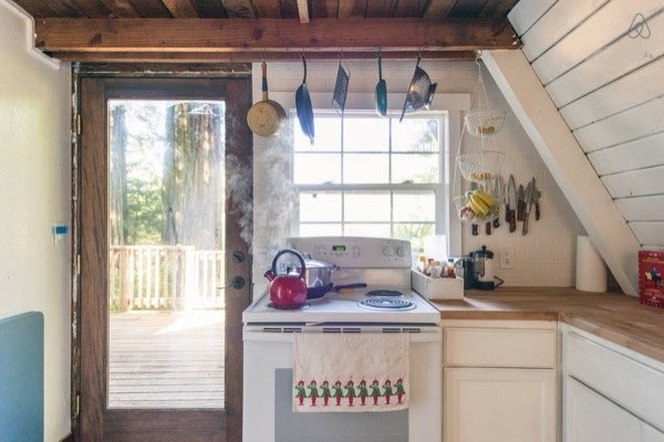 revelation&ndash;blues:  Cozy A-Frame Cabin in the Redwoods