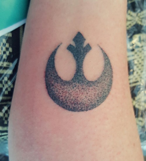 fuckyeahtattoos:  traditional hand poked tattoo by Pepe from Tinten Specht Tattoos, Stuttgart Germany