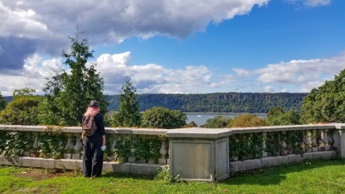 A trip to @wavehill with @1pinkberry . #newyorkcity #nyc #thebronx #nature #gardens #flowers #landsc