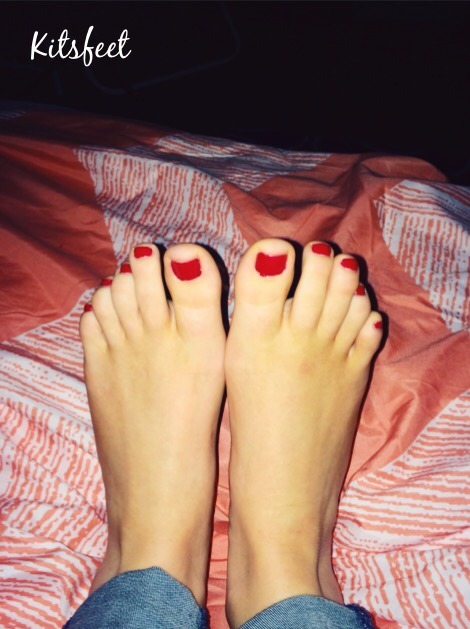 kitsfeet:  Do I look cute in red boys?  Lovely