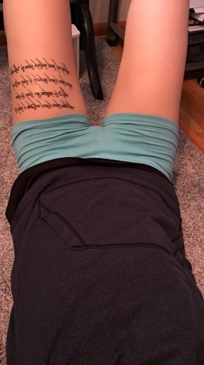 littlexmissxlexa:I’m gonna need to take some pictures with a girl between my thighs now that I