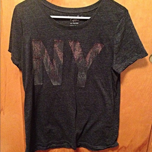 Black short sleeve tee from American Eagle with NY sequin decal embellishment.