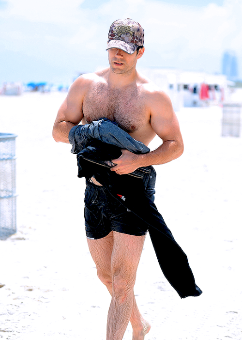 hoechlin:HENRY CAVILLat Miami Beach | August