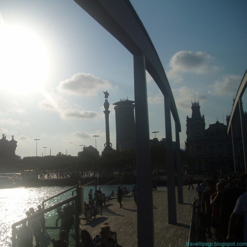 Walking on sunshine #olympicport #Barcelona #Catalunya #Spain #espanya #port #portolympic #sea #suns