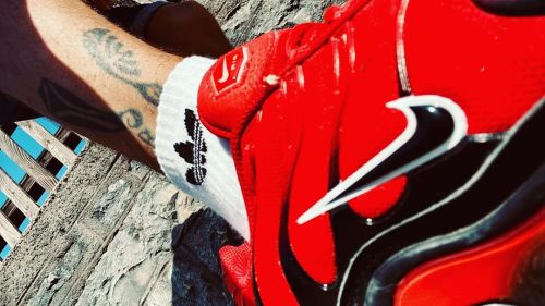 RED FORCE ! #gaymasterfeet #gaysneakers #gaytn #gayscally #gaypupplay #gaymasterslave #gayswiss #nik