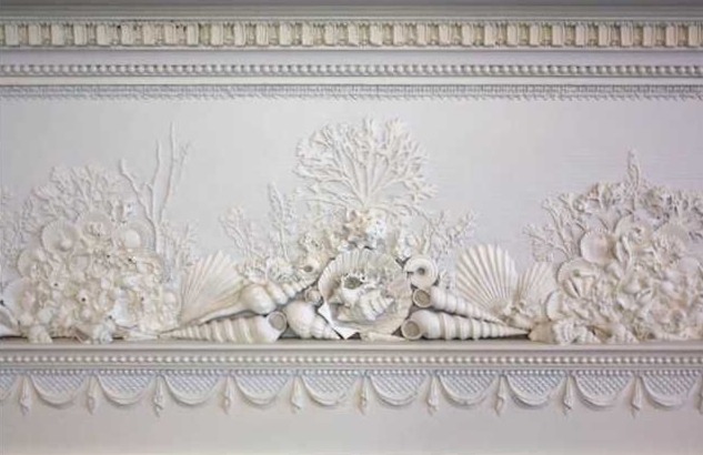 thefoodogatemyhomework: Seashell fireplace detailing beautiful enough to move you