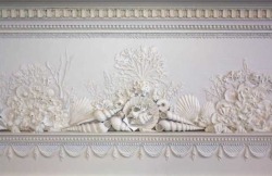 thefoodogatemyhomework: Seashell fireplace detailing beautiful enough to move you (or at least me) to tears from the Theodore Gaillard (Gaillard-Bennett) House, c1800, Charleston, South Carolina - currently for sale. 