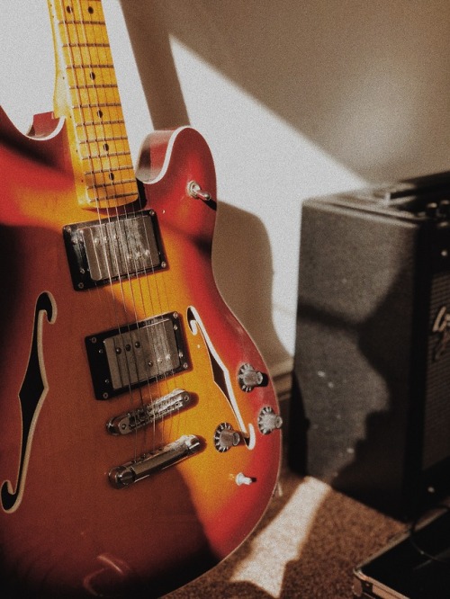neverminddontworry:Lemme play you a song, my love.