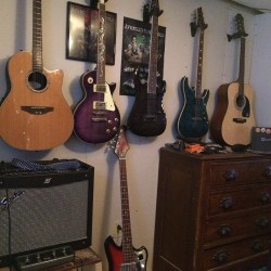 guitar-porn:So It Goes.“Ovation CC