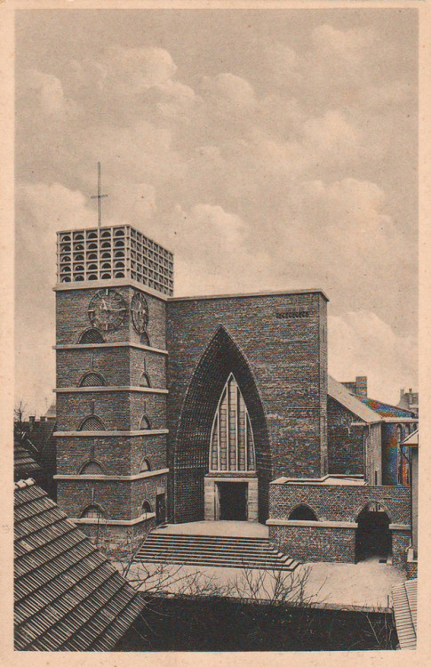 germanpostwarmodern:Church “Christkönig” (1925-26) in Mainz, Germany, by Dominikus Böhm