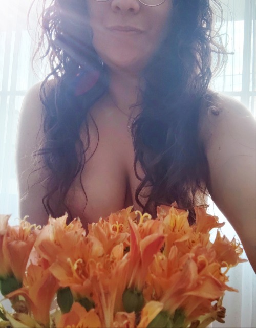 doctorshelf:  💐 Spring is here! 💐🥰💞Thanks for the submission, @lovelychubby-latina!Theme Thursday — Free the Nip