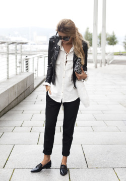 Collegegirlcareer:  Justthedesign:  This White Lace Up Blouse Looks Ultra Cool With