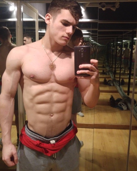 bearmuscleworship: This abs are solid