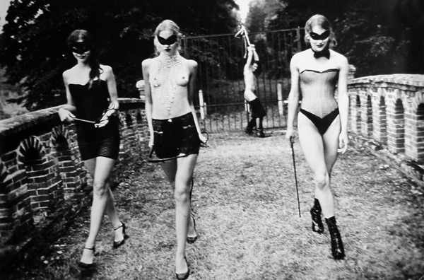 lesbeehive:  Les Beehive – Revenge by Ellen von Unwerth 