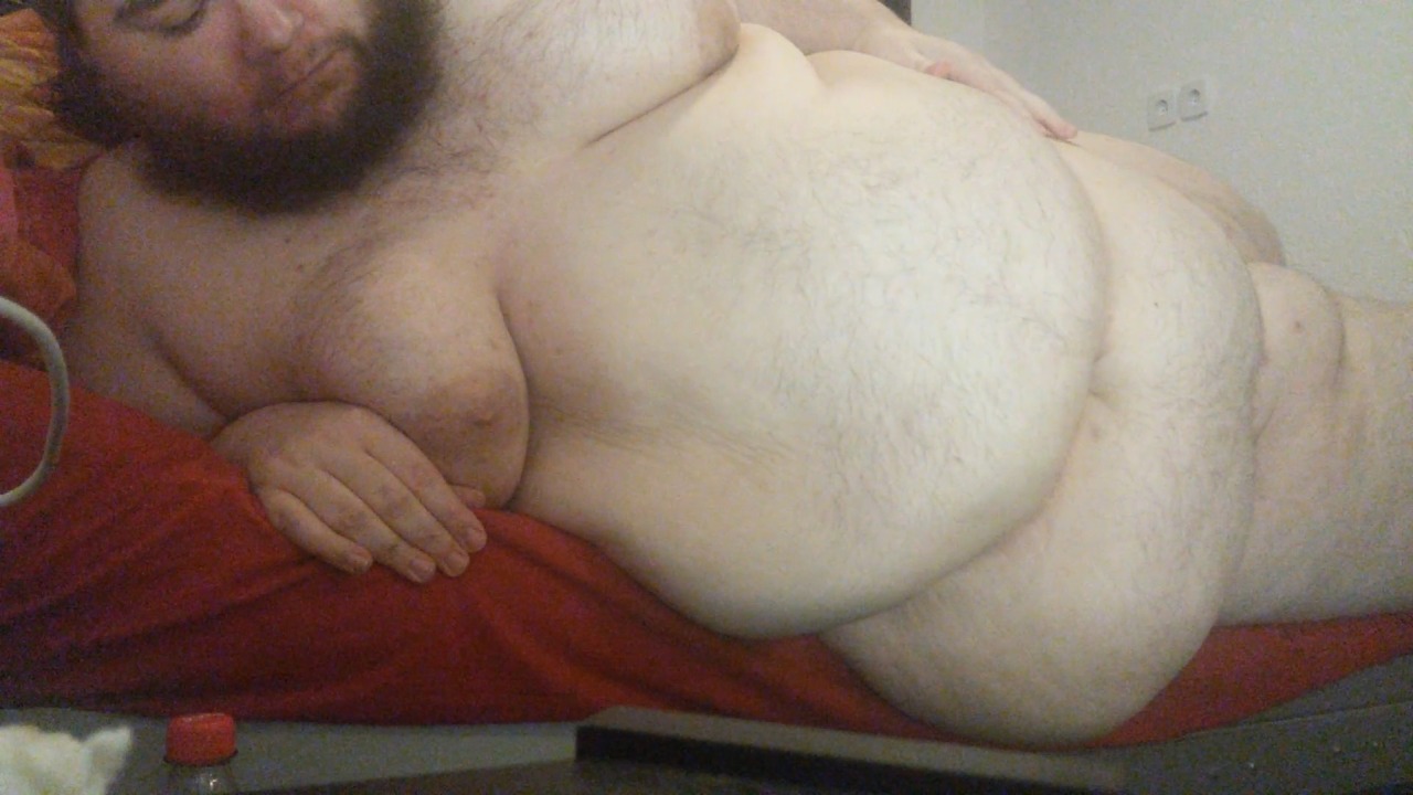 Showing my fat!Currently I weight around 508 lbs and my last video was some time