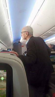 farahfilasteen:  Old Palestinian man travelling from Amman to Europe, stands suddenly to look over his birthplace as the plane flew over Palestine, a place which he was never allowed to return to or visit. Aches my heart… 