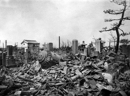 Anonymous. After the Kita’s Great Fire (キタの大火) in Osaka . August 1909